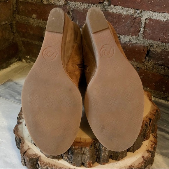 Lucky Brand Yelloh Female Booties - Picture 10 of 11